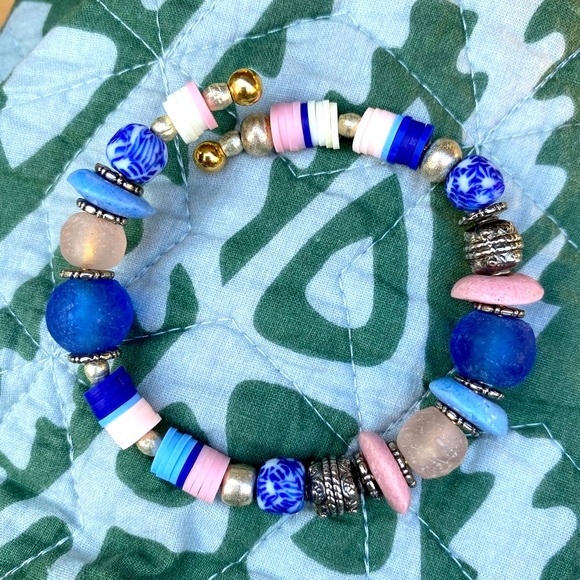 3 piece Handmade bracelet set, in beachy blues. African glass beads. - Picture 11 of 13